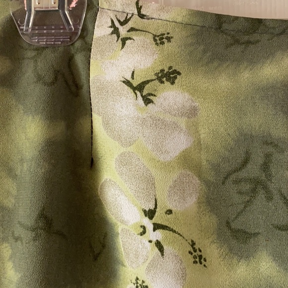 Reitmans Skirt in green floral - size 11/12 - Picture 3 of 5
